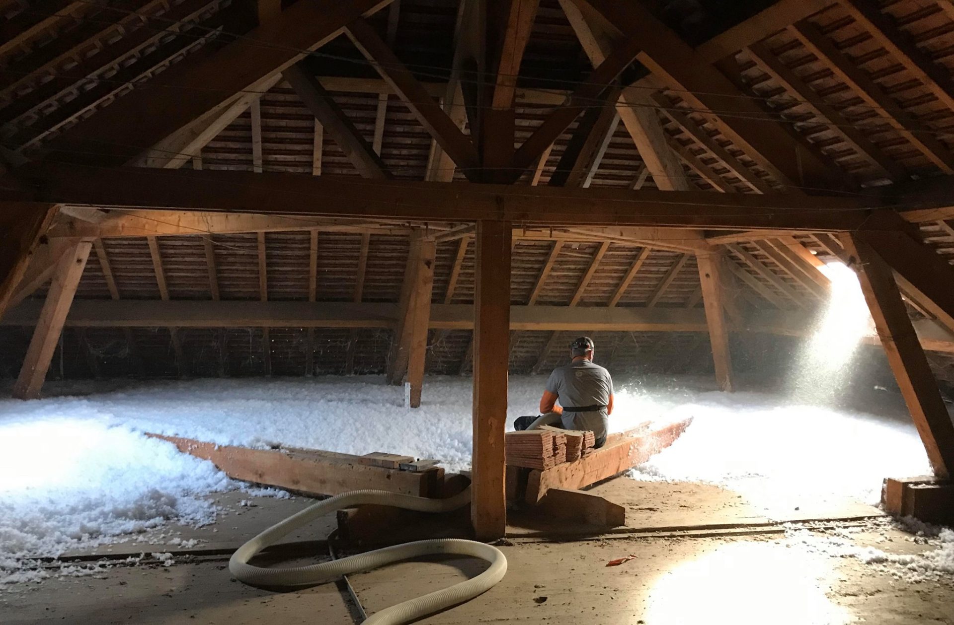 Isolation des combles perdus d&rsquo;une colonie de vacance sur la commune de Cours et buis (38).