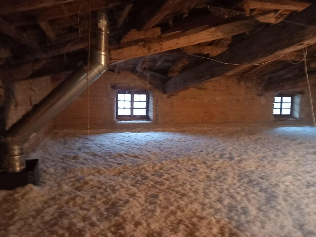 Soufflage de laine de verre Isover à Agnin