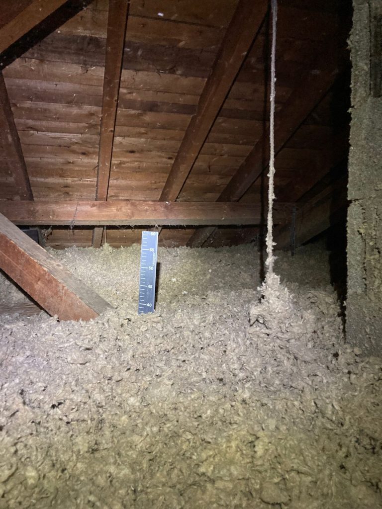 Résultat de l’isolant en laine de roche Rockwool sous la charpente.