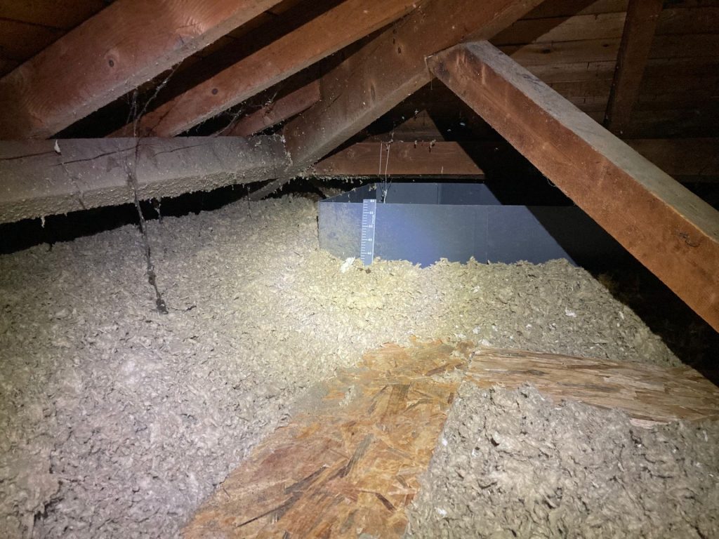 Soufflage de laine de roche terminé épaisseur 31,5cm à Saint-Etienne-de-Saint-Geoirs.